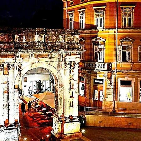 Apartmani Delas Pjescana Uvala Dış mekan fotoğraf