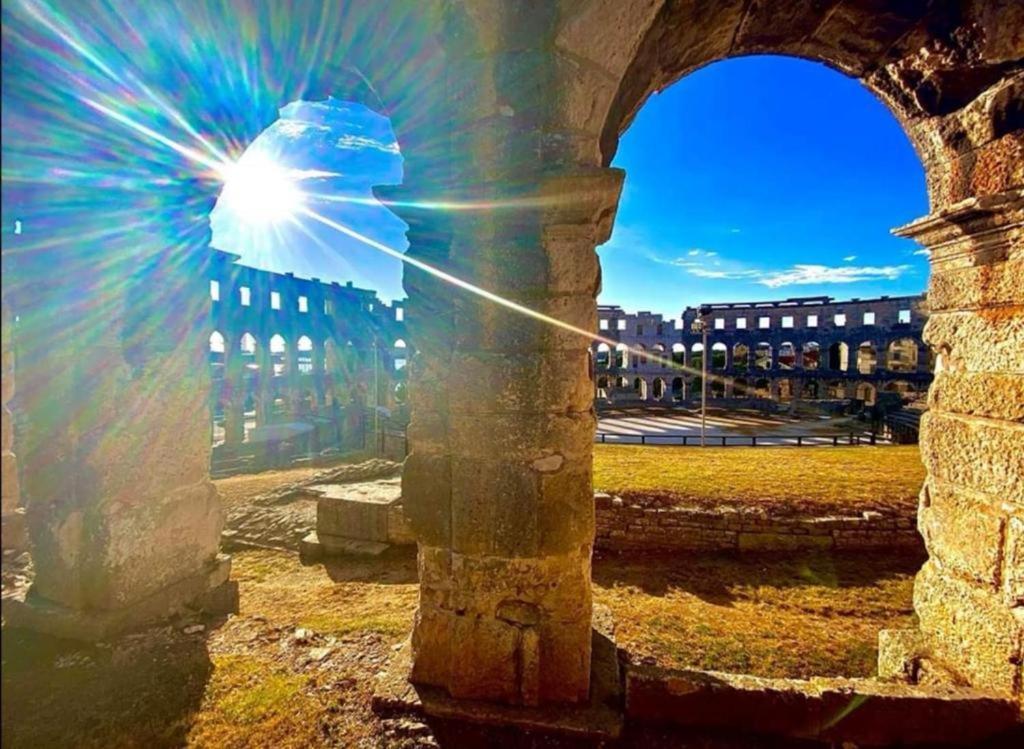 Apartmani Delas Pjescana Uvala Dış mekan fotoğraf