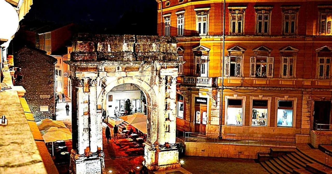 Apartmani Delas Pjescana Uvala Dış mekan fotoğraf