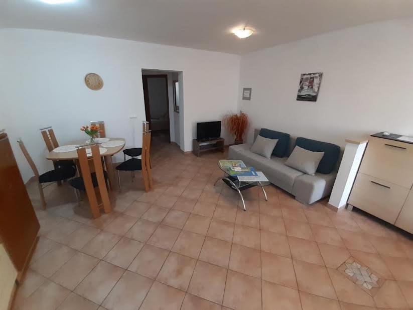 Apartmani Delas Pjescana Uvala Dış mekan fotoğraf