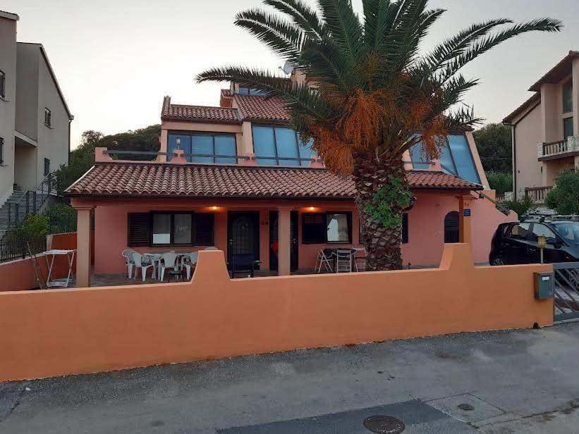 Apartmani Delas Pjescana Uvala Dış mekan fotoğraf