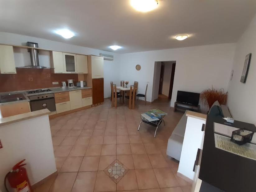 Apartmani Delas Pjescana Uvala Dış mekan fotoğraf
