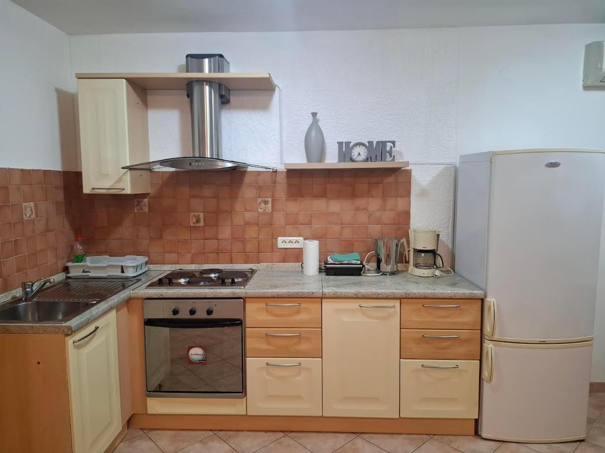 Apartmani Delas Pjescana Uvala Dış mekan fotoğraf